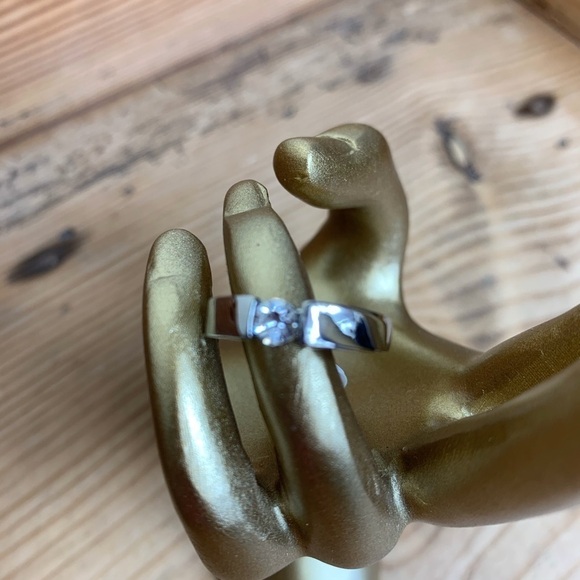 CUTE CZ RING SET IN SILVER TONE BAND - Picture 1 of 5